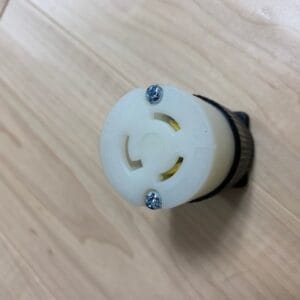 Century 15A Female Twist Lok Plug